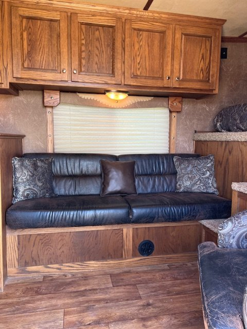 Used 2011 Sooner 8' wide 3 horse Premier 13' living quarters Horse Trailer