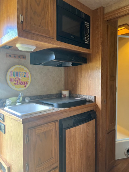 Used 2013 Shadow 3 horse w/ 8' lq and generator Horse Trailer