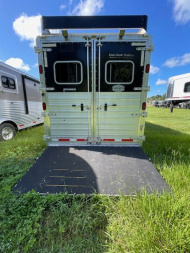 Used 2011 Sooner 8' wide 3 horse Premier 13' living quarters Horse Trailer