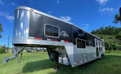 Used 2011 Sooner 8' wide 3 horse Premier 13' living quarters Horse Trailer