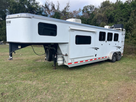Used 2013 Shadow 3 horse w/ 8' lq and generator Horse Trailer