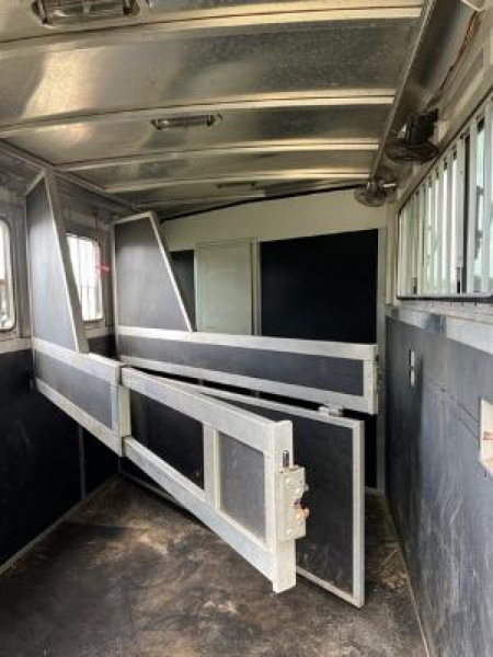 Used 2013 Shadow 3 horse w/ 8' lq and generator Horse Trailer