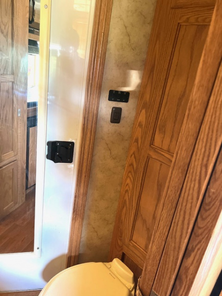 Used 2013 Shadow 3 horse w/ 8' lq and generator Horse Trailer