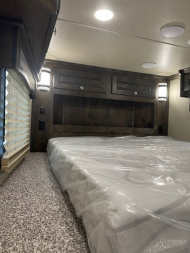 New 2025 Merhow Trailers 8' wide Summit 3 horse w/ 14' lq dual aisle Horse Trailer