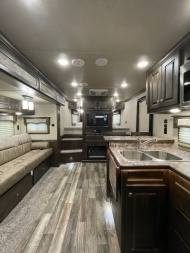 New 2025 Merhow Trailers 8' wide Summit 3 horse w/ 14' lq dual aisle Horse Trailer