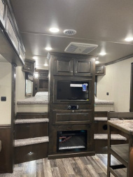 New 2025 Merhow Trailers 8' wide Summit 3 horse w/ 14' lq dual aisle Horse Trailer