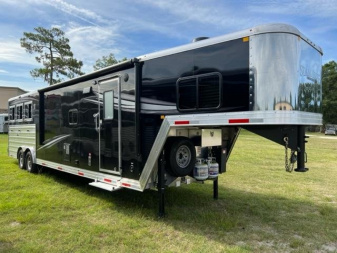 New 2025 Merhow Trailers 8' wide Summit 3 horse w/ 14' lq dual aisle Horse Trailer
