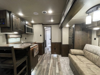 New 2025 Merhow Trailers 8' wide Summit 3 horse w/ 14' lq dual aisle Horse Trailer