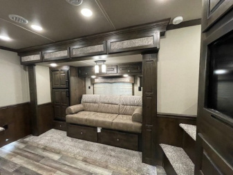New 2025 Merhow Trailers 8' wide Summit 3 horse w/ 14' lq dual aisle Horse Trailer