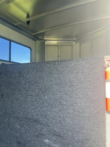 Used 2003 Sundowner 4 horse head to head with dressing room Horse Trailer