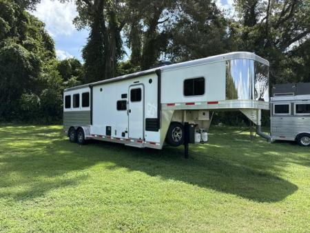 Used 2022 Exiss Trailers 3 horse w/ 10' living quarters Horse Trailer