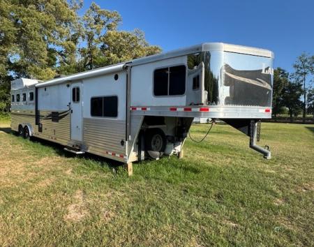 Used 2014 Lakota 8' wide 4 horse w/ 15' living quarters Horse Trailer