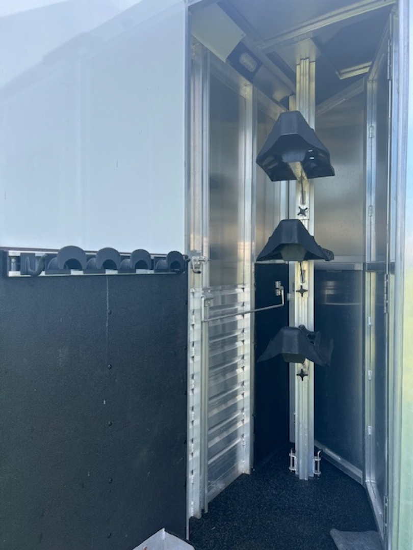 Used 2017 Exiss Trailers 3 horse w/ 10' living quarters Horse Trailer