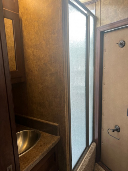 Used 2017 Exiss Trailers 3 horse w/ 10' living quarters Horse Trailer