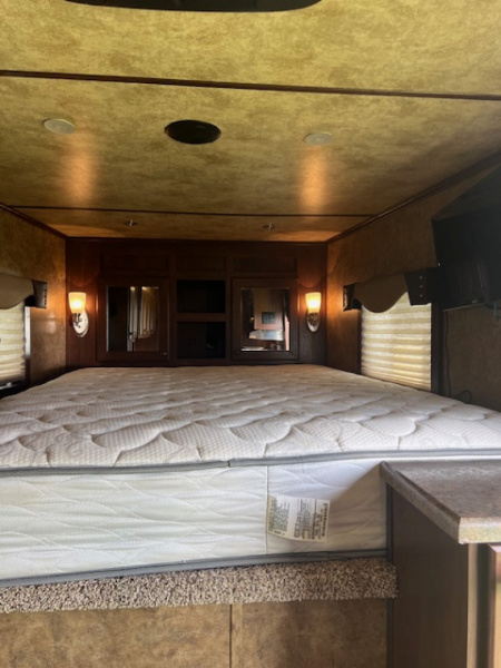 Used 2017 Exiss Trailers 3 horse w/ 10' living quarters Horse Trailer