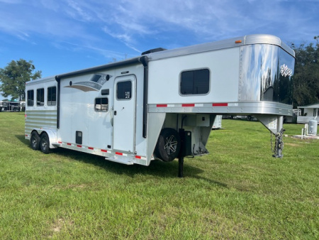 Used 2017 Exiss Trailers 3 horse w/ 10' living quarters Horse Trailer