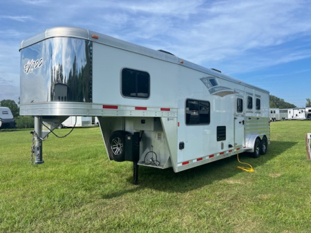 Used 2017 Exiss Trailers 3 horse w/ 10' living quarters Horse Trailer