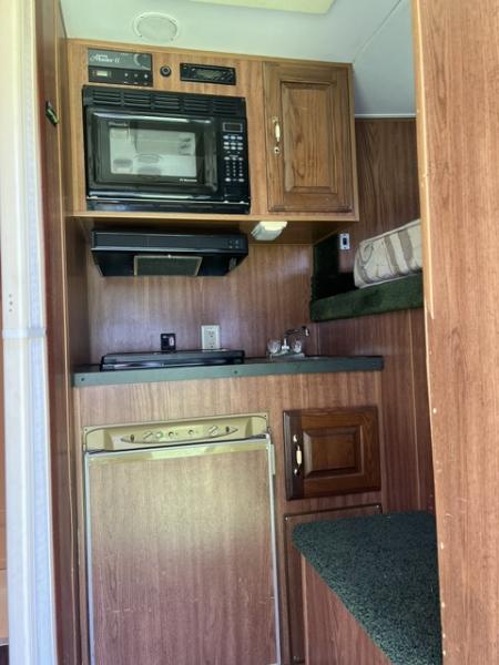 Used 2001 Sooner 8' wide 4 horse w/ 6' lq and midtack Horse Trailer
