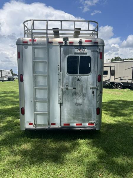 Used 2001 Sooner 8' wide 4 horse w/ 6' lq and midtack Horse Trailer