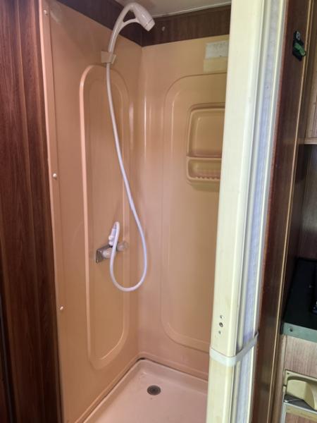Used 2001 Sooner 8' wide 4 horse w/ 6' lq and midtack Horse Trailer