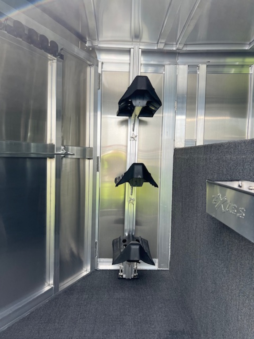 New 2025 Exiss Trailers 3 horse gooseneck with dressing room Horse Trailer