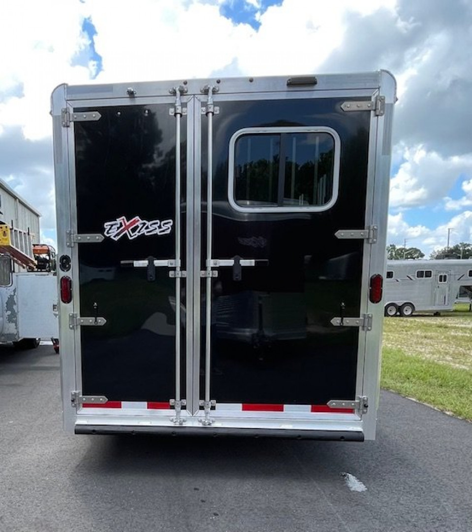 New 2025 EXISS TRAILERS 3 horse gooseneck with dressing room upgrades Horse Trailer