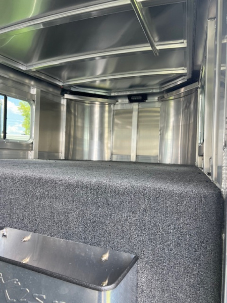 New 2025 Exiss Trailers 3 horse gooseneck with dressing room Horse Trailer