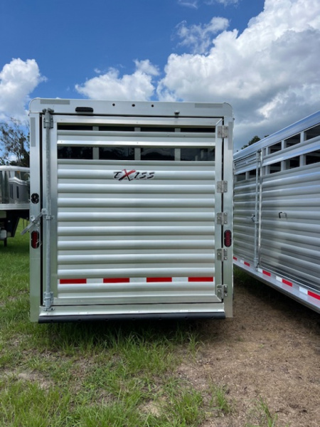 New 2025 Exiss Trailers 3 horse gooseneck with dressing room Horse Trailer