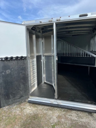 New 2025 EXISS TRAILERS 3 horse gooseneck with dressing room upgrades Horse Trailer