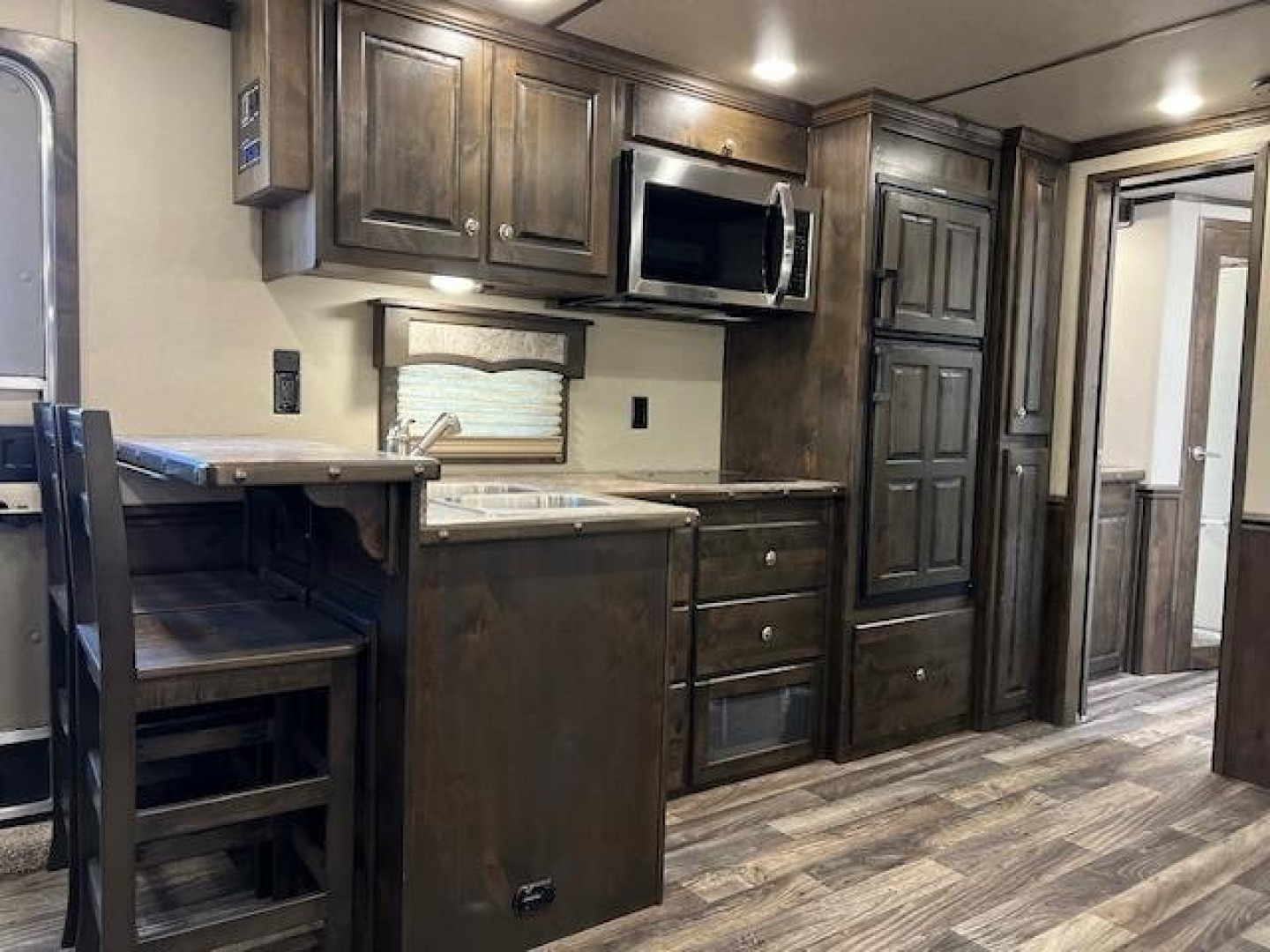 New 2024 Merhow Trailers 8' wide 3 horse w/ 18' living quarters superslide dual aisle Horse Trailer