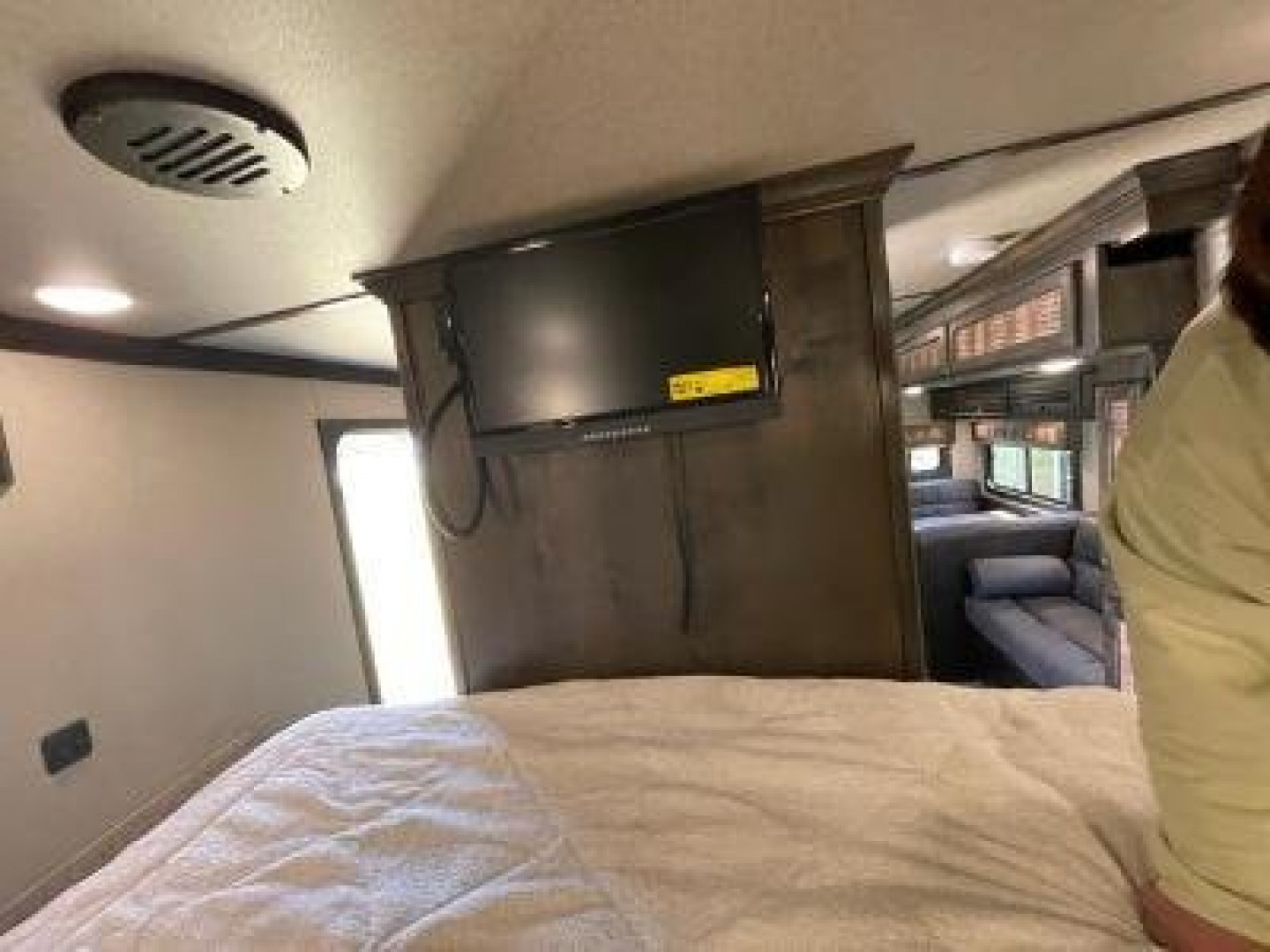 New 2024 Merhow Trailers 8' wide 3 horse w/ 18' living quarters superslide dual aisle Horse Trailer