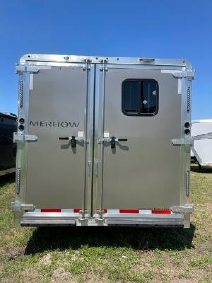 New 2024 Merhow Trailers 8' wide 3 horse w/ 18' living quarters superslide dual aisle Horse Trailer