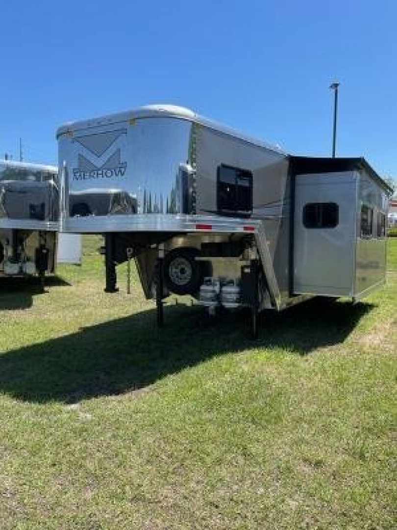 New 2024 Merhow Trailers 8' wide 3 horse w/ 18' living quarters superslide dual aisle Horse Trailer