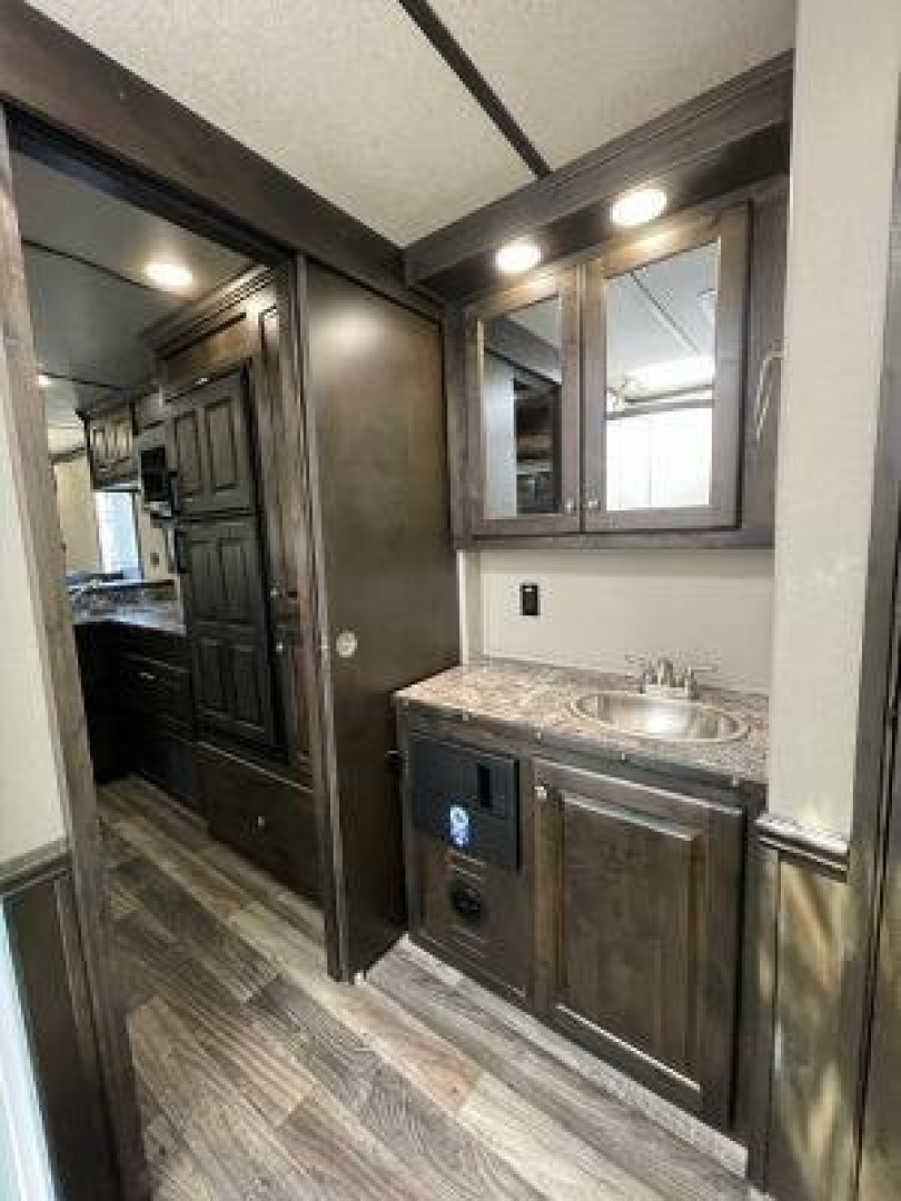 New 2024 Merhow Trailers 8' wide 3 horse w/ 18' living quarters superslide dual aisle Horse Trailer