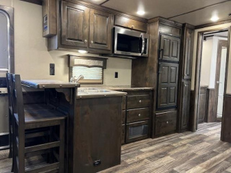 New 2024 Merhow Trailers 8' wide 3 horse w/ 18' living quarters superslide dual aisle Horse Trailer