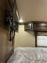 New 2024 Merhow Trailers 8' wide 3 horse w/ 18' living quarters superslide dual aisle Horse Trailer
