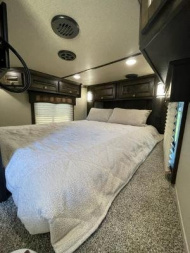New 2024 Merhow Trailers 8' wide 3 horse w/ 18' living quarters superslide dual aisle Horse Trailer