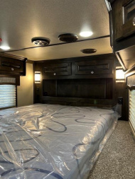 New 2024 Merhow Trailers 8' wide 3 horse w/ 18' living quarters superslide dual aisle Horse Trailer