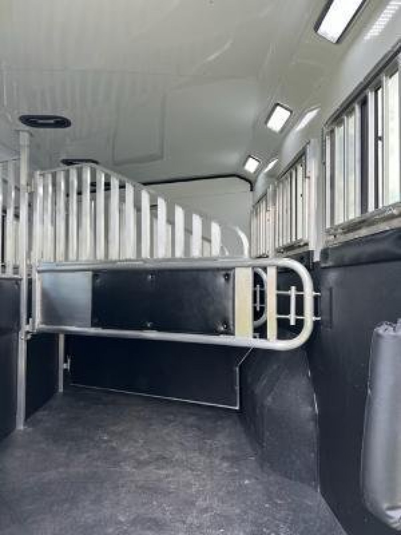 New 2025 MERHOW TRAILERS 8' wide 3 horse w/13.6 Farmhouse living quarters Horse Trailer