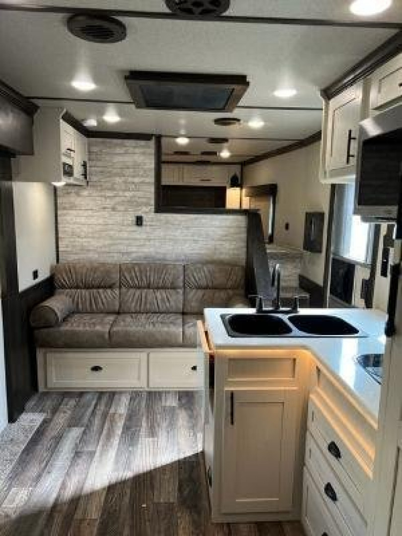 New 2025 MERHOW TRAILERS 8' wide 3 horse w/13.6 Farmhouse living quarters Horse Trailer