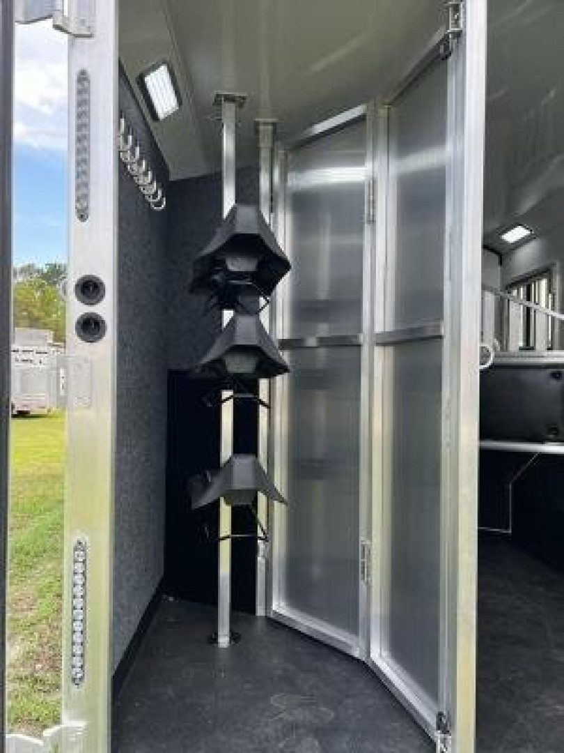 New 2025 MERHOW TRAILERS 8' wide 3 horse w/13.6 Farmhouse living quarters Horse Trailer