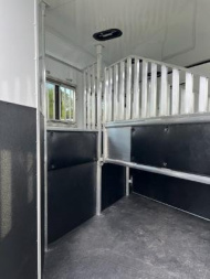 New 2025 MERHOW TRAILERS 8' wide 3 horse w/13.6 Farmhouse living quarters Horse Trailer