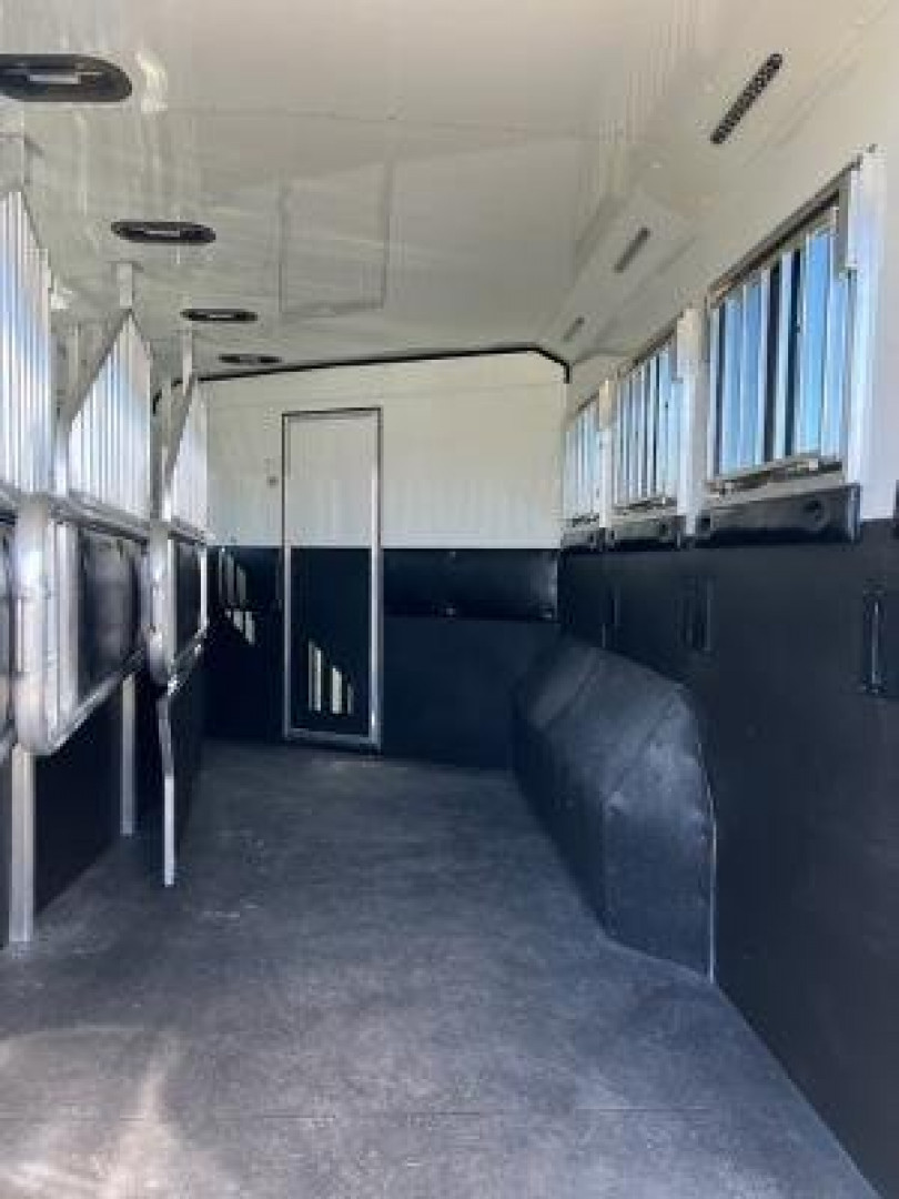 New 2025 Merhow Trailers 8' wide 4 horse w/16' Farmhouse living quarters Horse Trailer5