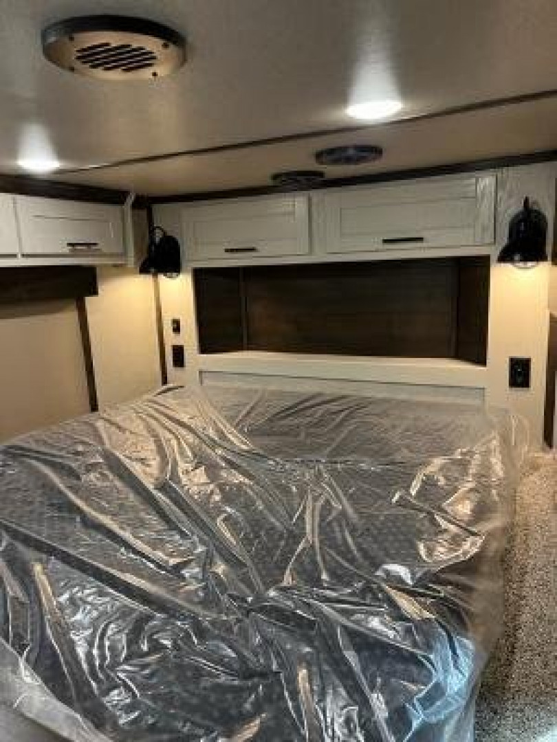 New 2025 Merhow Trailers 8' wide 4 horse w/16' Farmhouse living quarters Horse Trailer5