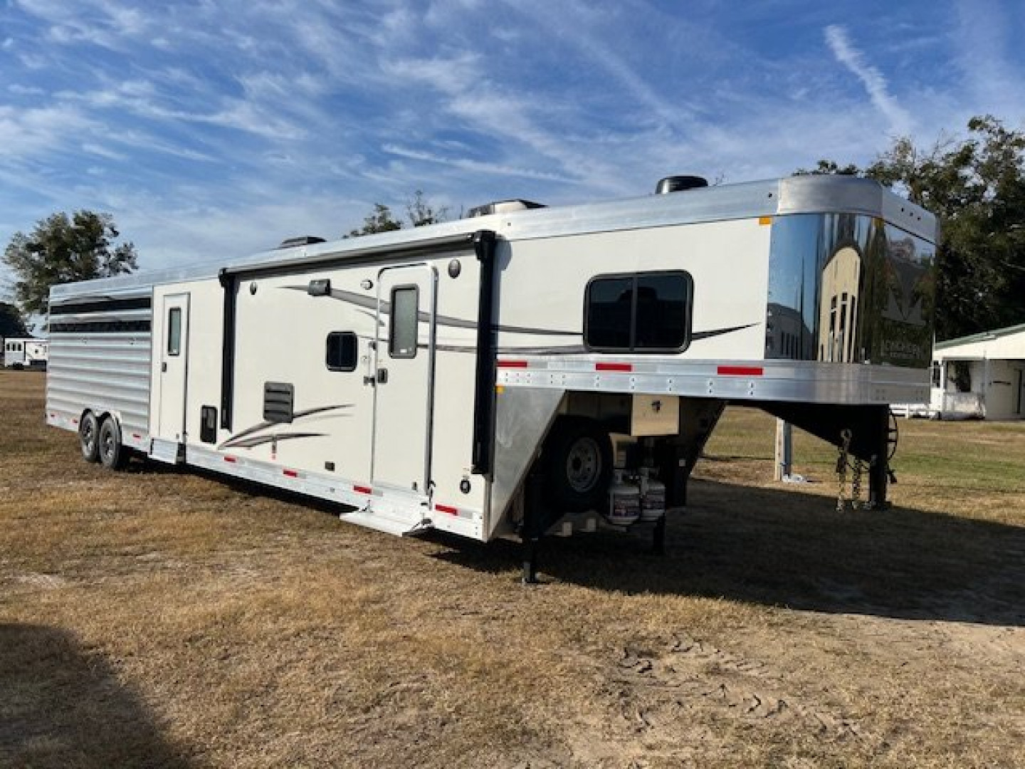 New 2025 MERHOW TRAILERS 8' wide 13.6' lq w/midtack w/bunks and stock Stock / Stock Combo Trailer