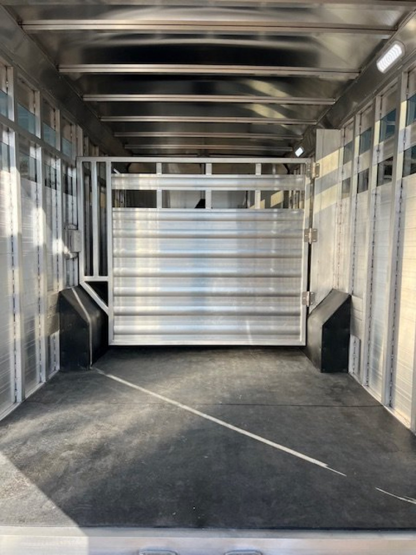 New 2025 MERHOW TRAILERS 8' wide 13.6' lq w/midtack w/bunks and stock Stock / Stock Combo Trailer