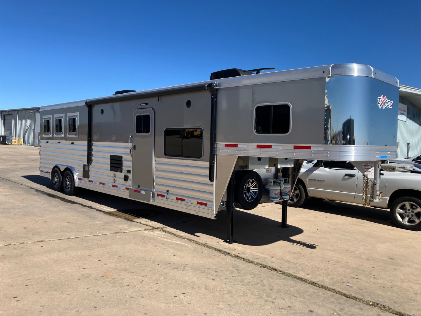 New 2025 Exiss Trailers 8' wide 3 horse w/ 14' living quarters Horse Trailer