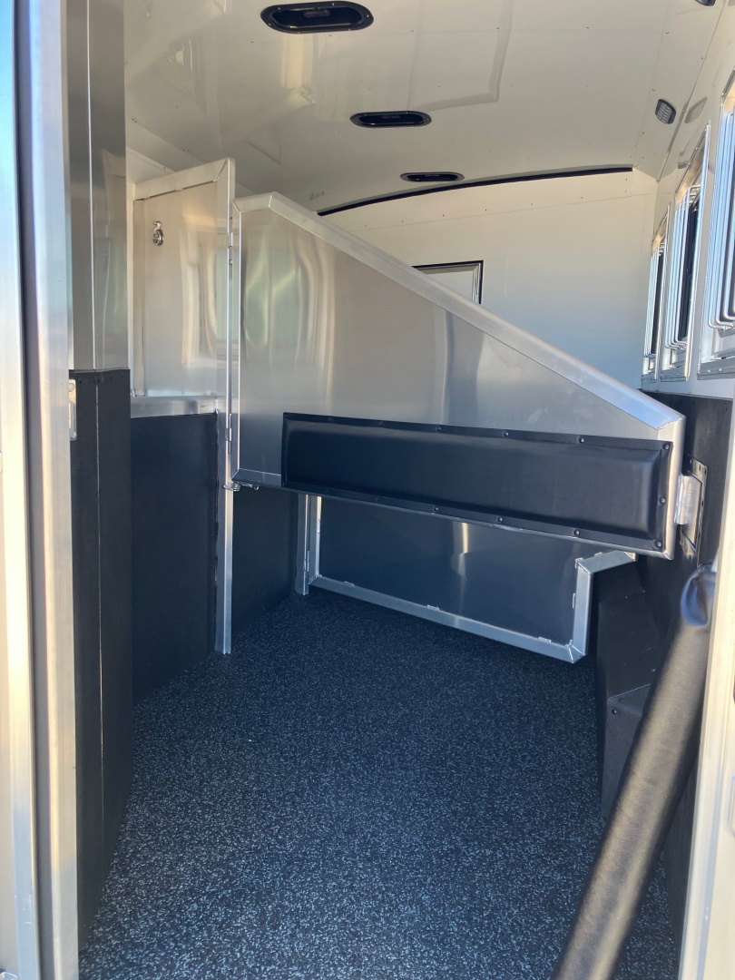 New 2025 Exiss Trailers 8' wide 3 horse w/ 14' living quarters Horse Trailer