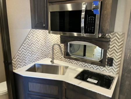 New 2025 Exiss Trailers 8' wide 3 horse w/ 14' living quarters Horse Trailer