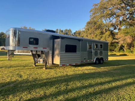 New 2025 Exiss Trailers 8' wide 3 horse w/ 14' living quarters Horse Trailer